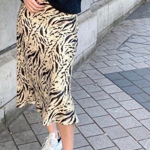 Bloggers fave! H&M Animal print Flared Satin Skirt